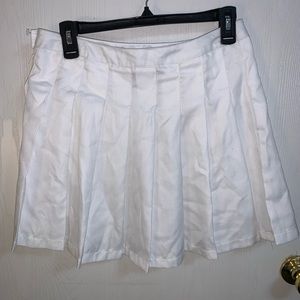 White pleaded skirt